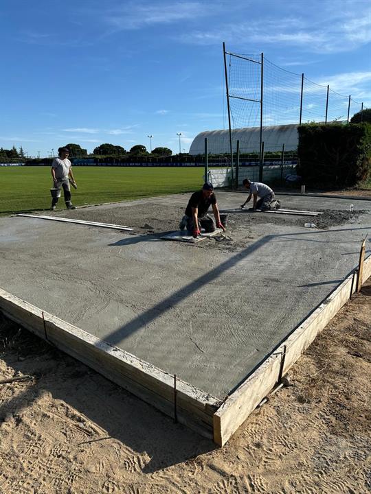 Dalle béton coulée et tirée à la règle