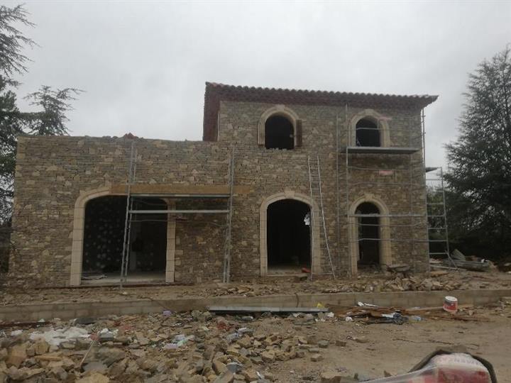 Maison en pierre en cours de restauration